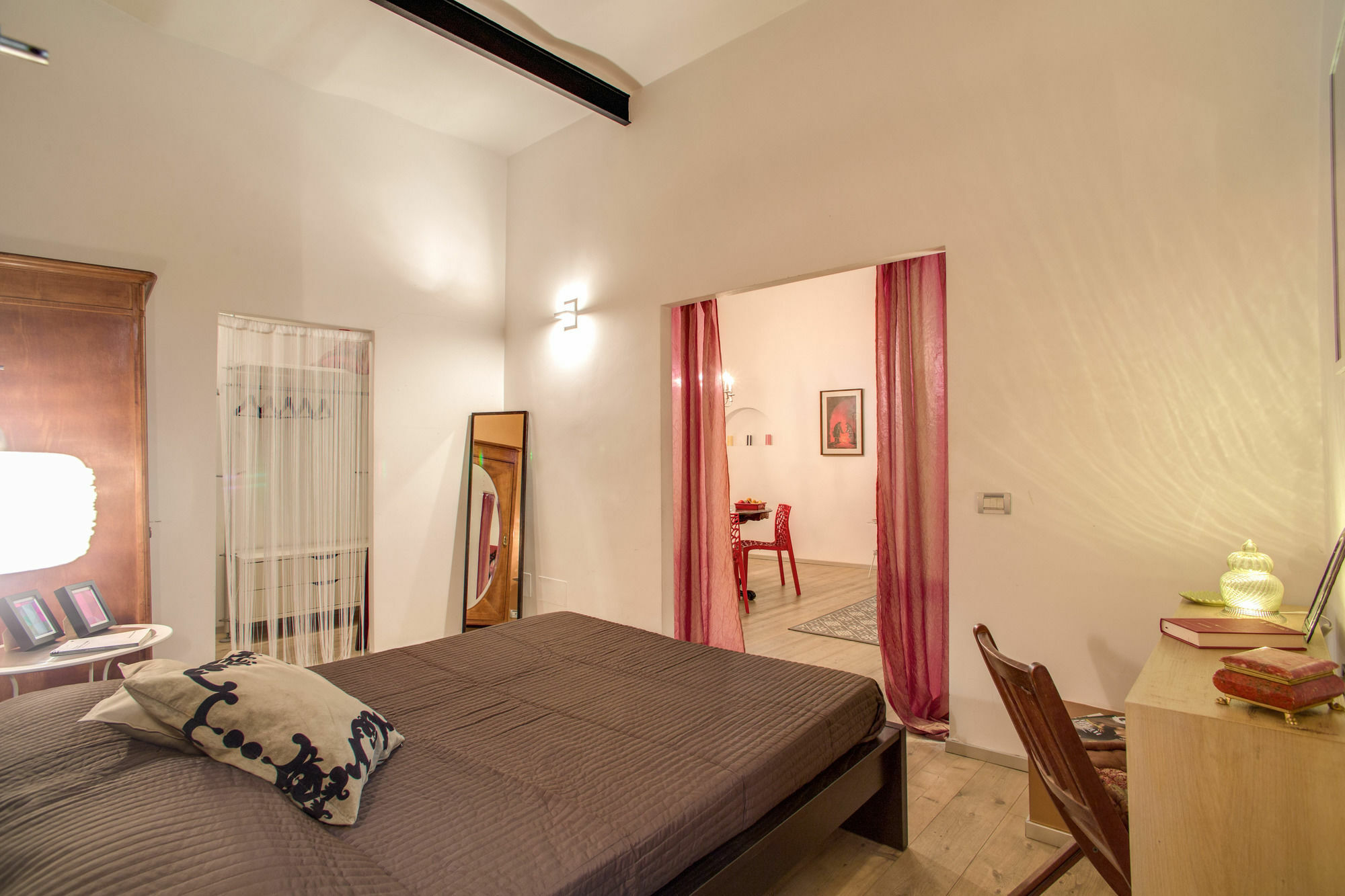 Apartment Aweshome - Scarlet Dream *