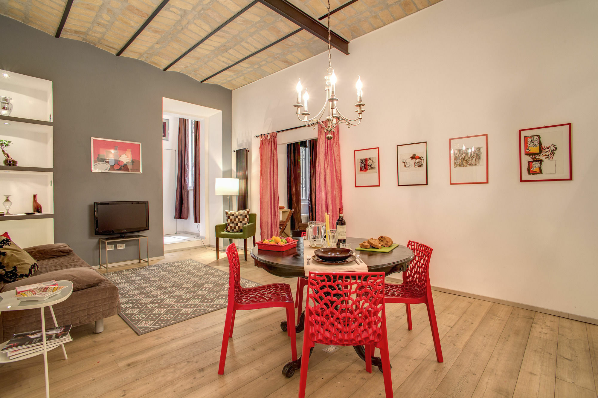 Apartment Aweshome - Scarlet Dream