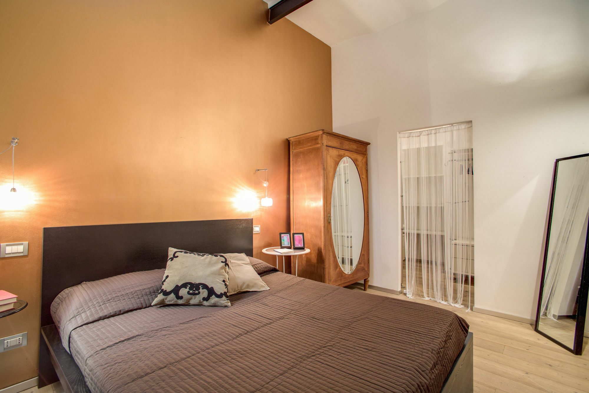 Apartment Aweshome - Scarlet Dream *