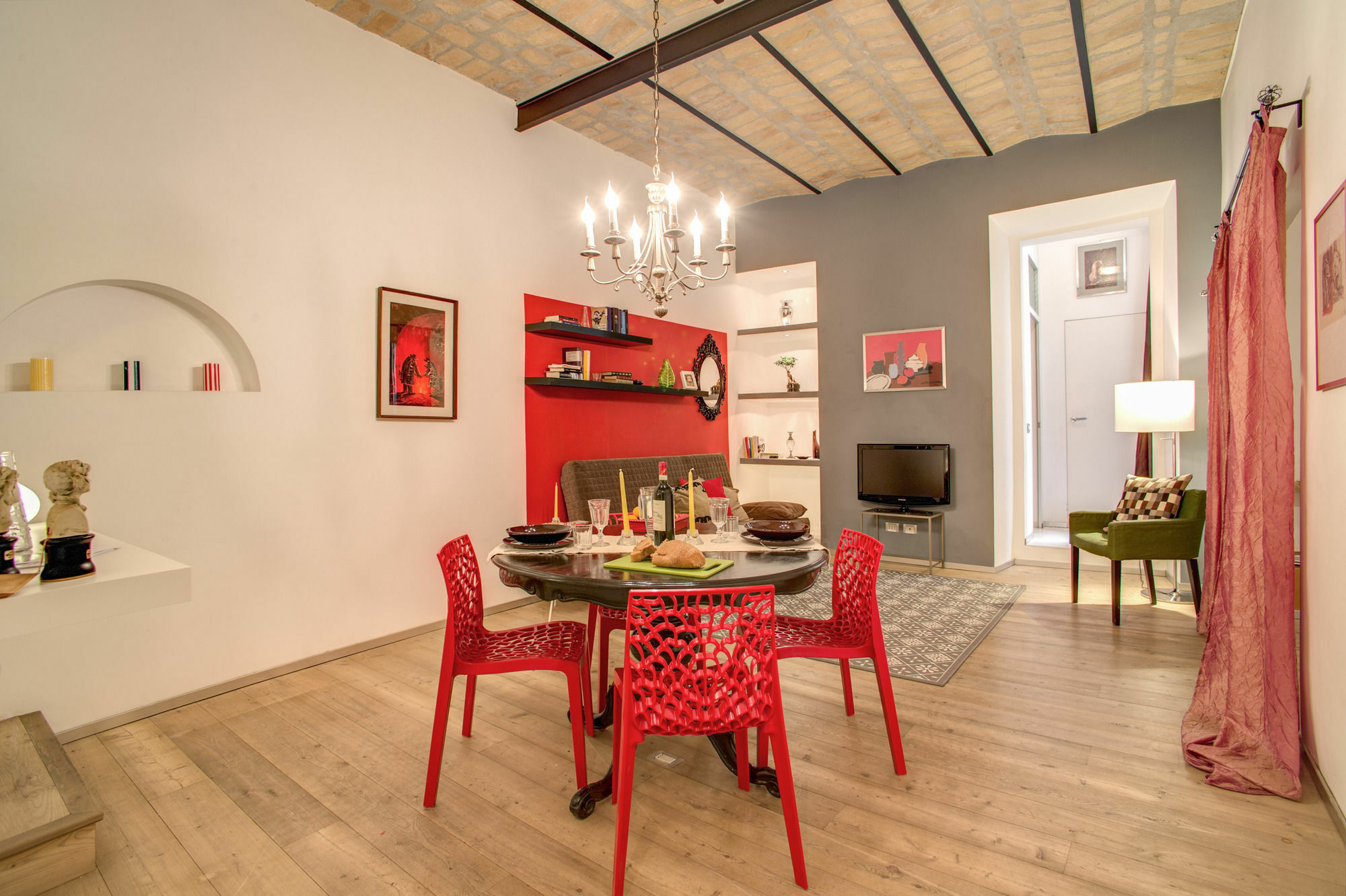 Apartment Aweshome - Scarlet Dream